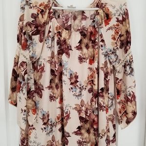 Women's Floral Naif top size large